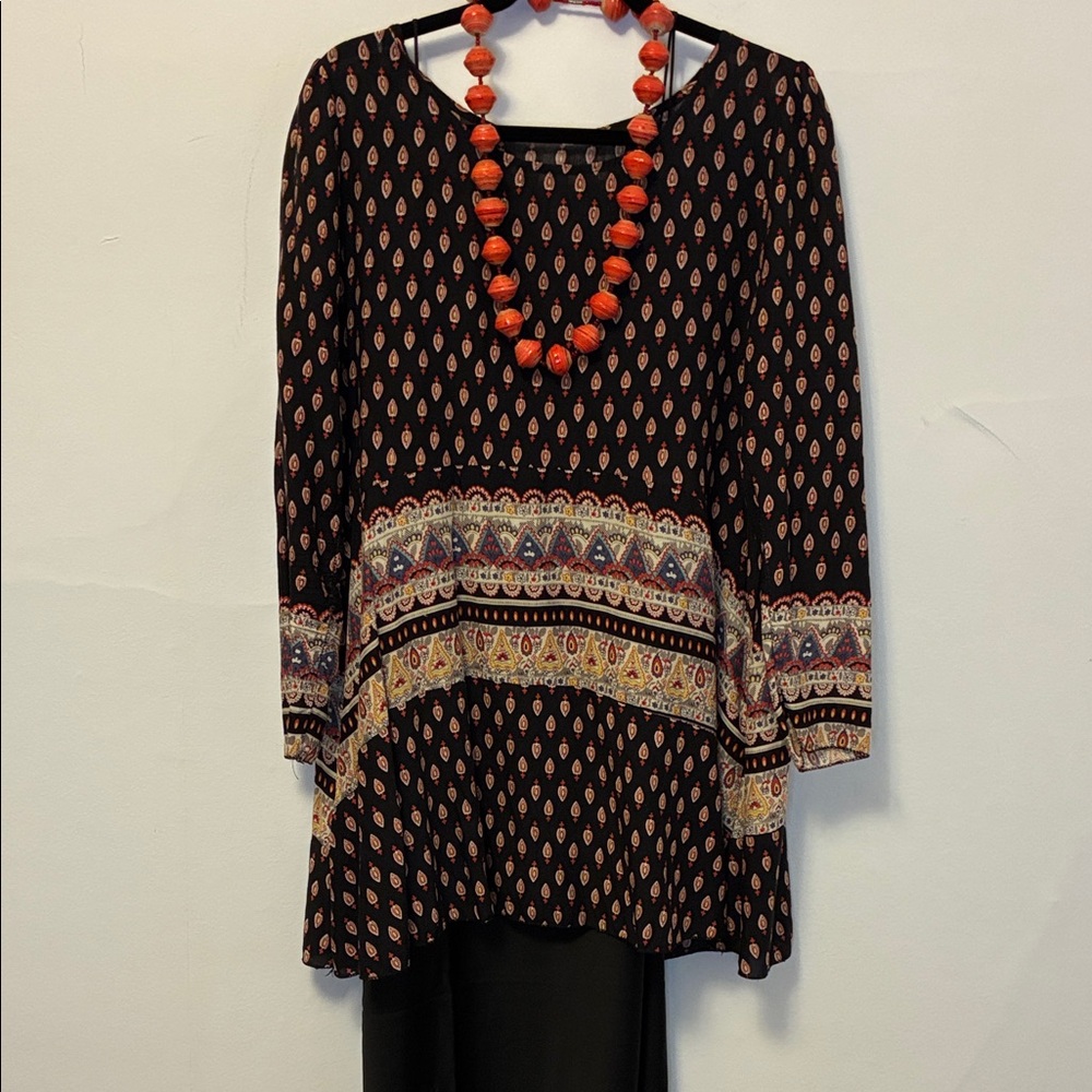 Black, Red and Cream PaisleyPatterned Women's Top Medium